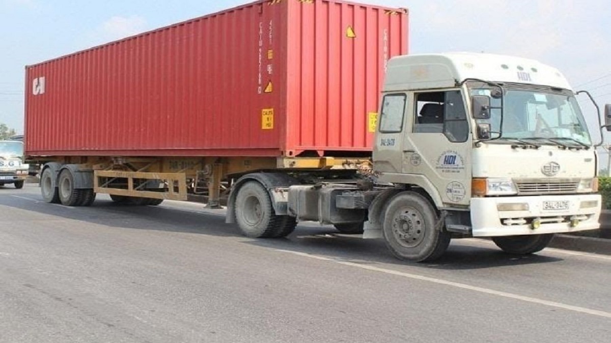 Mơ thấy xe container đánh đề con gì? Mơ thấy xe container bị lật