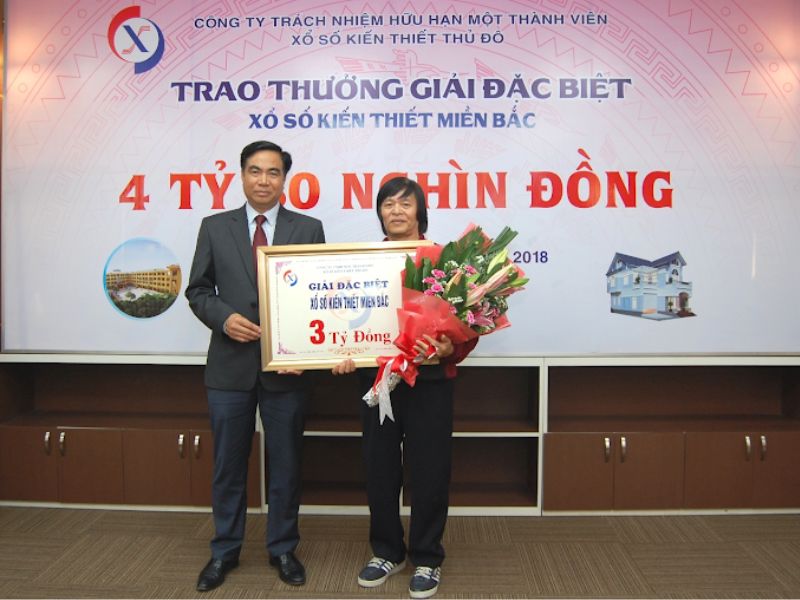 Đổi vé số trúng ở Hà Nội 2